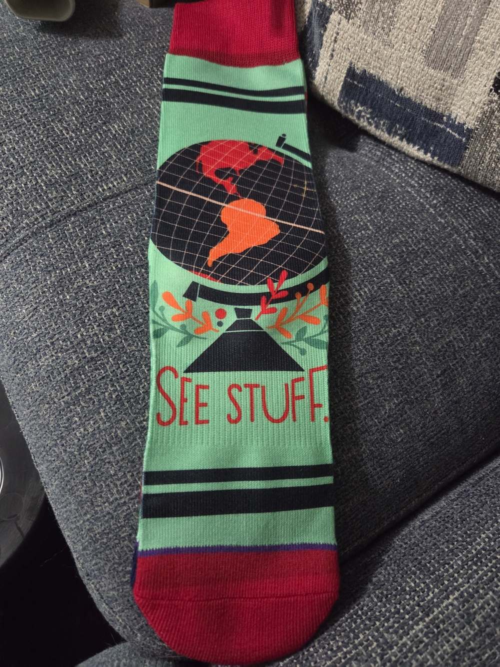 Men's 'See Stuff' Globe Graphic Crew Socks in Mint & Red